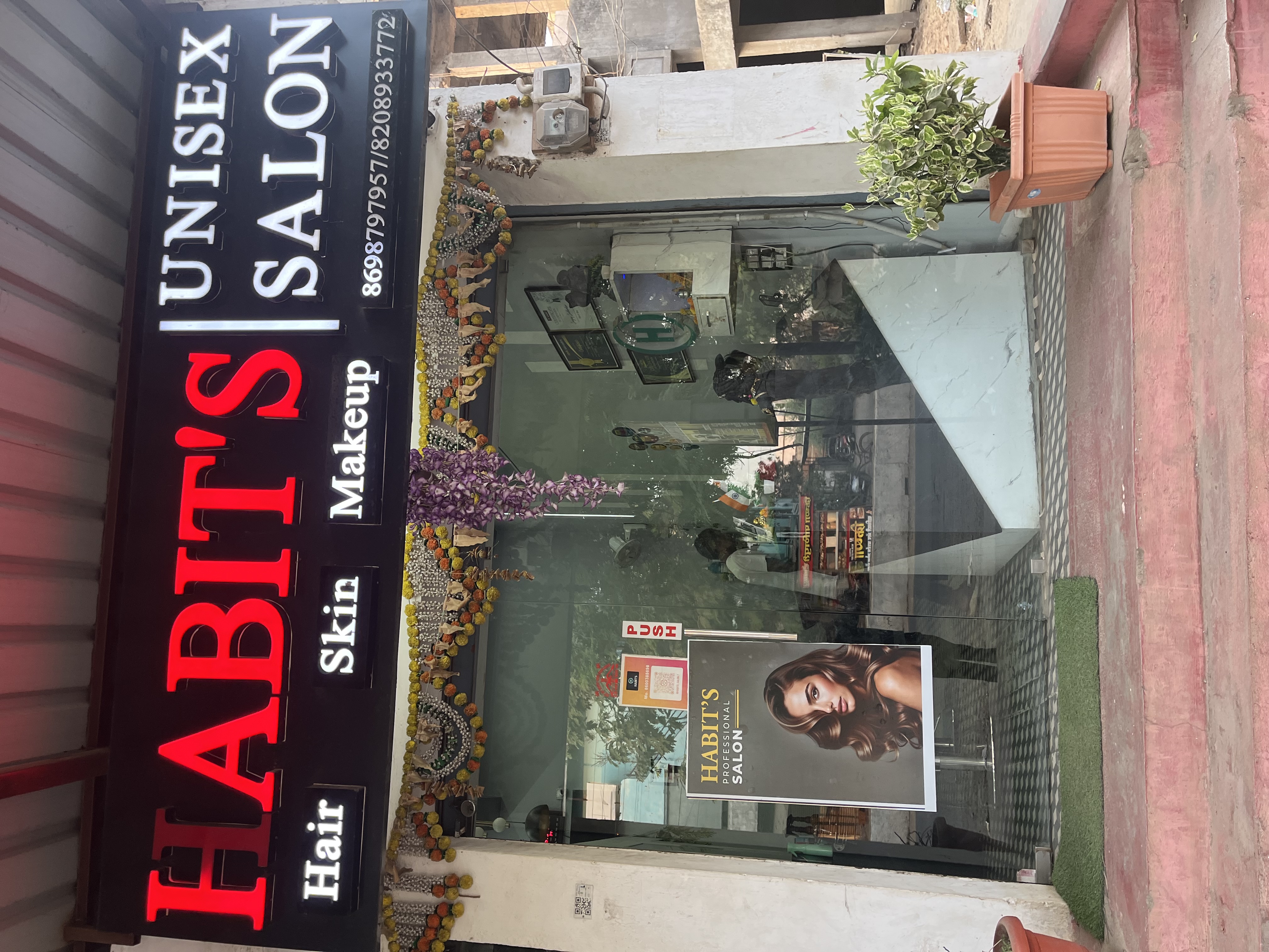 Habit’s unisex salon